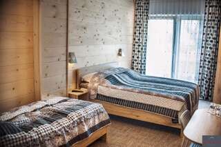 Отели типа «постель и завтрак» Stachelisko Хохолув Трехместный номер с балконом-1